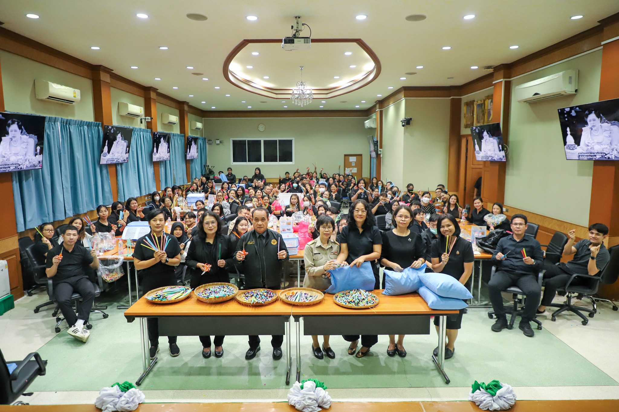 ร่วมกิจกรรม ส่งต่อพลังใจ 100 หมอนหลอด เพื่อผู้ป่วย