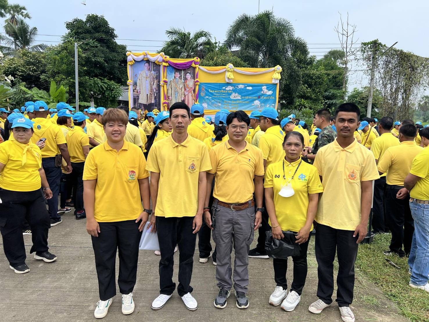 ส.ป.ก.เพชรบุรี เข้าร่วมกิจกรรมจิตอาสาพัฒนา เราทำความดี ด้วยหัวใจ เนื่องในโอกาสวันสำคัญของชาติไทยวันที่ 13 ตุลาคม วันนวมินทรมหาราช 