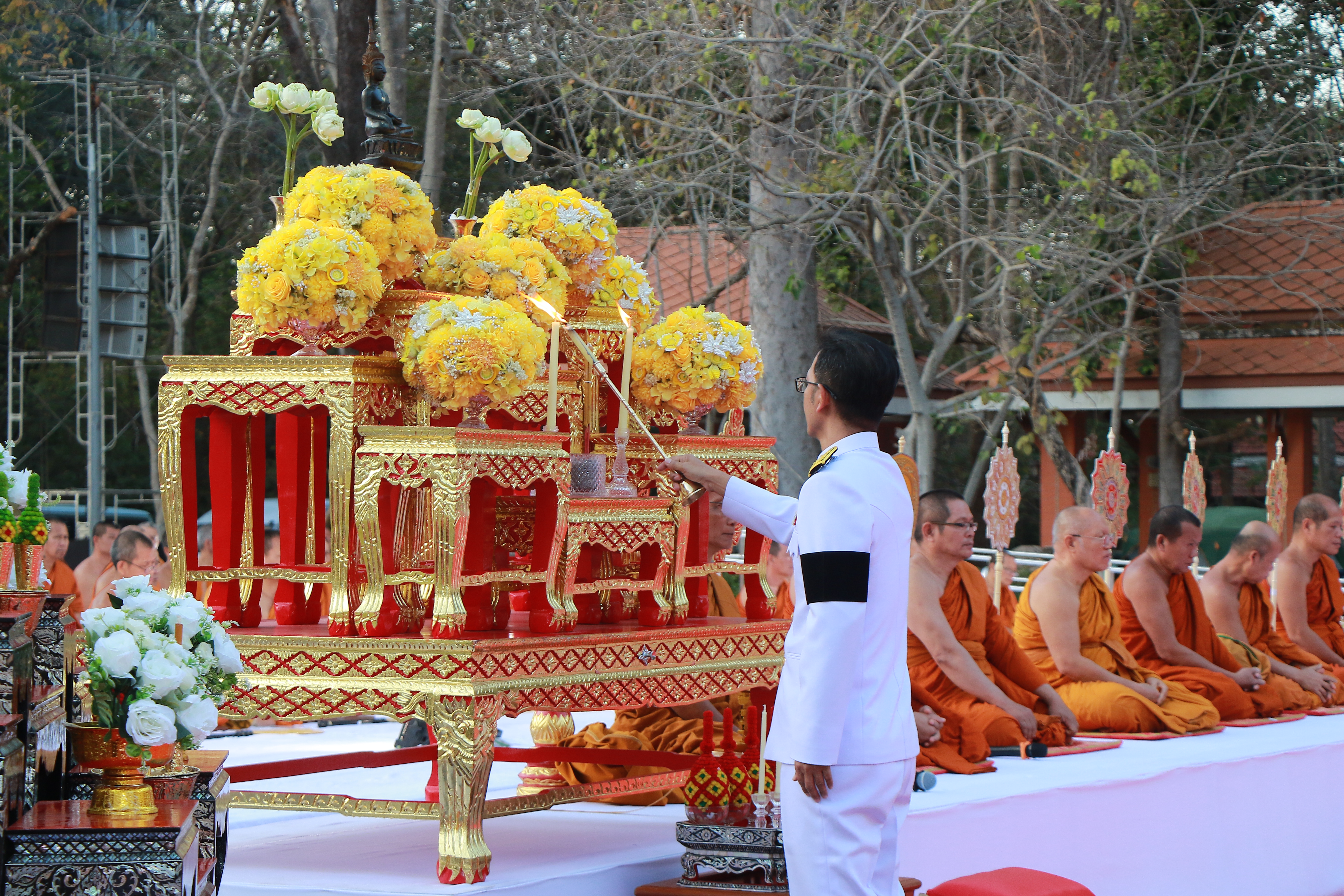 ร่วมพิธีบำเพ็ญกุศลและแสดงความอาลัย ในวาระครบ 100 วัน (สตมวาร) แห่งการสวรรคต สมเด็จพระนางเจ้าสิริกิติ์ พระบรมราชินีนาถ พระบรมราชชนนีพันปีหลวง