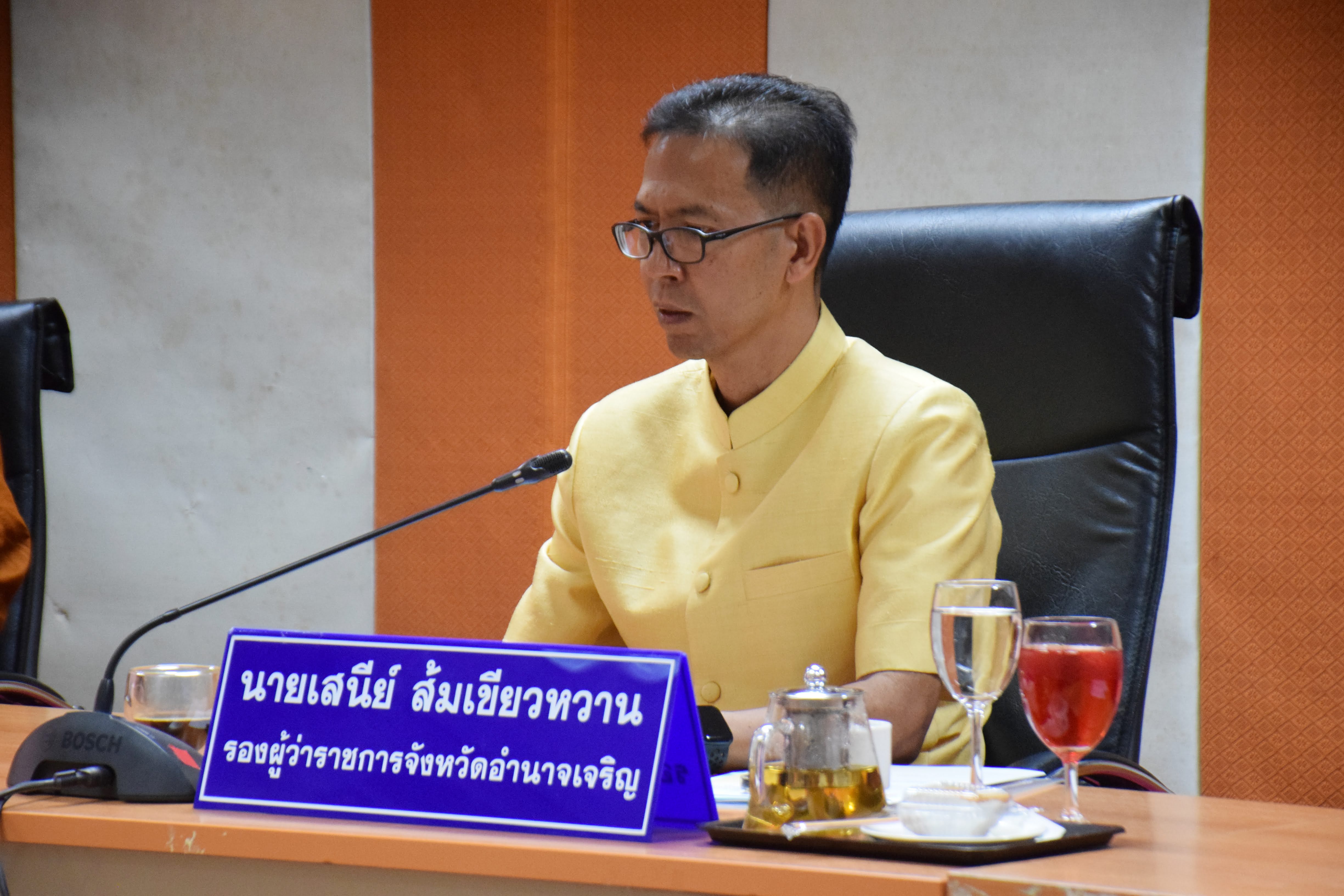 ร่วมประชุมเตรียมความพร้อมงานเฉลิมพระเกียรติพระบาทสมเด็จพระเจ้าอยู่หัว เนื่องในโอกาส มหามงคลเฉลิมพระชนมพรรษา 6 รอบ 