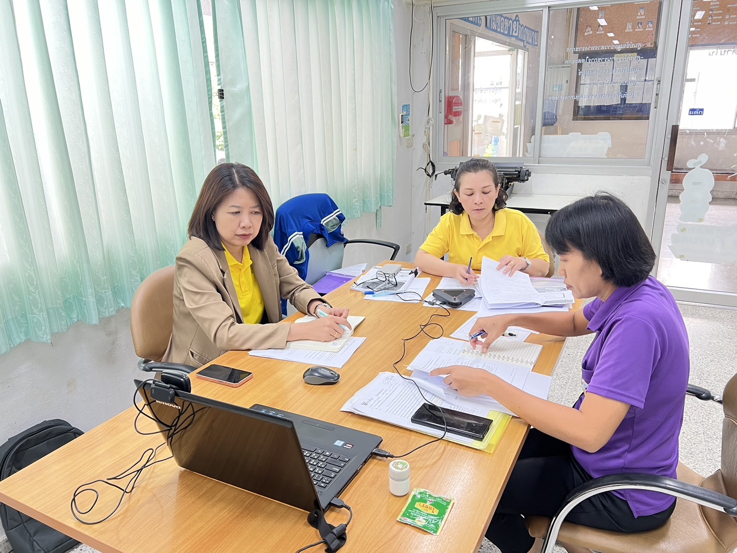 ส.ป.ก.เพชรบุรี ประชุมหารือแนวทางการแก้ปัญหาที่ดินทำกินของเกษตรกรสภาประชาชน  4 ภาค