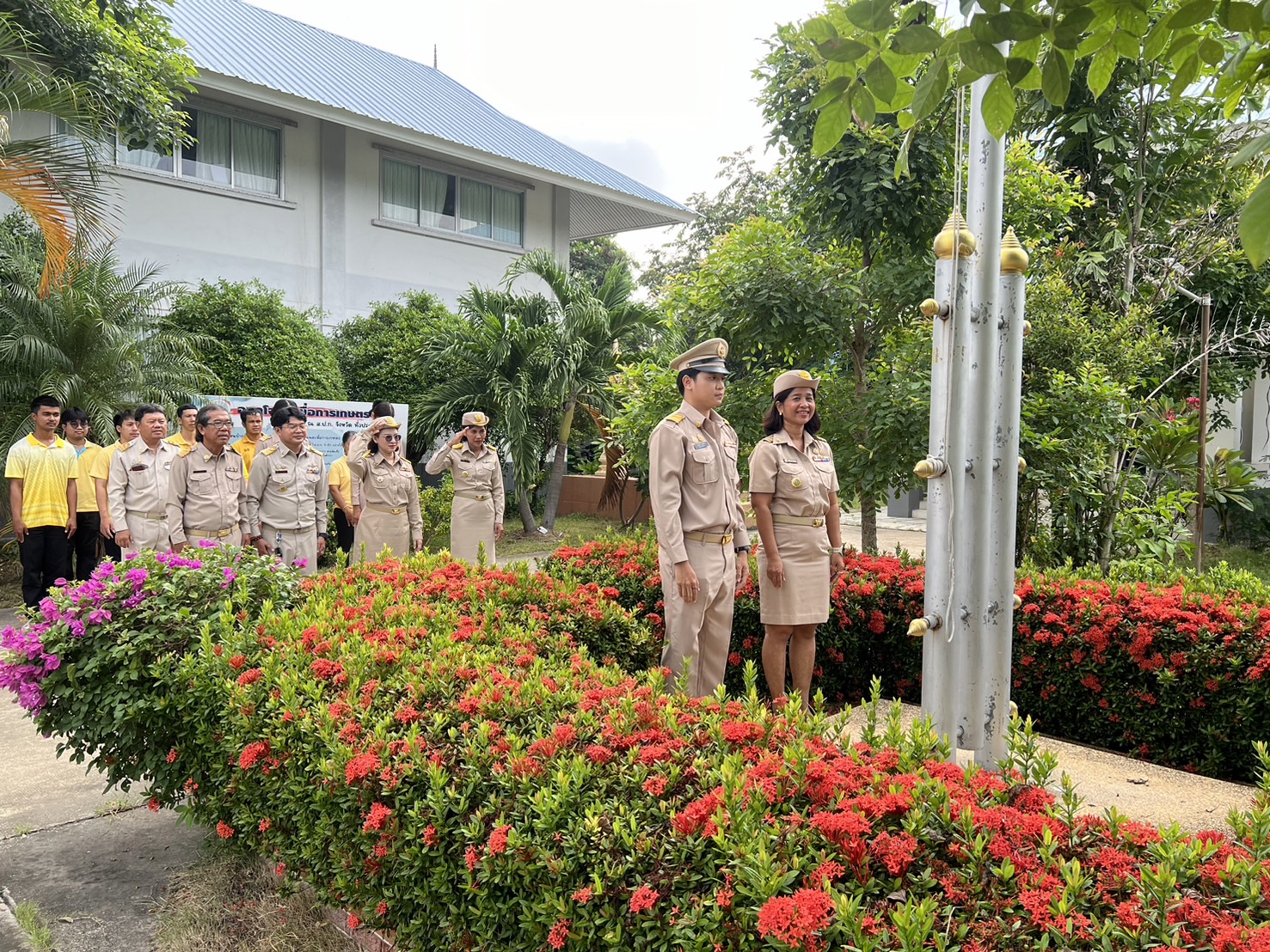 ส.ป.ก.เพชรบุรี จัดกิจกรรมเนื่องในวันพระราชทานธงชาติไทย 28 กันยายน (Thai National Flag Day) ประจำปี 2567