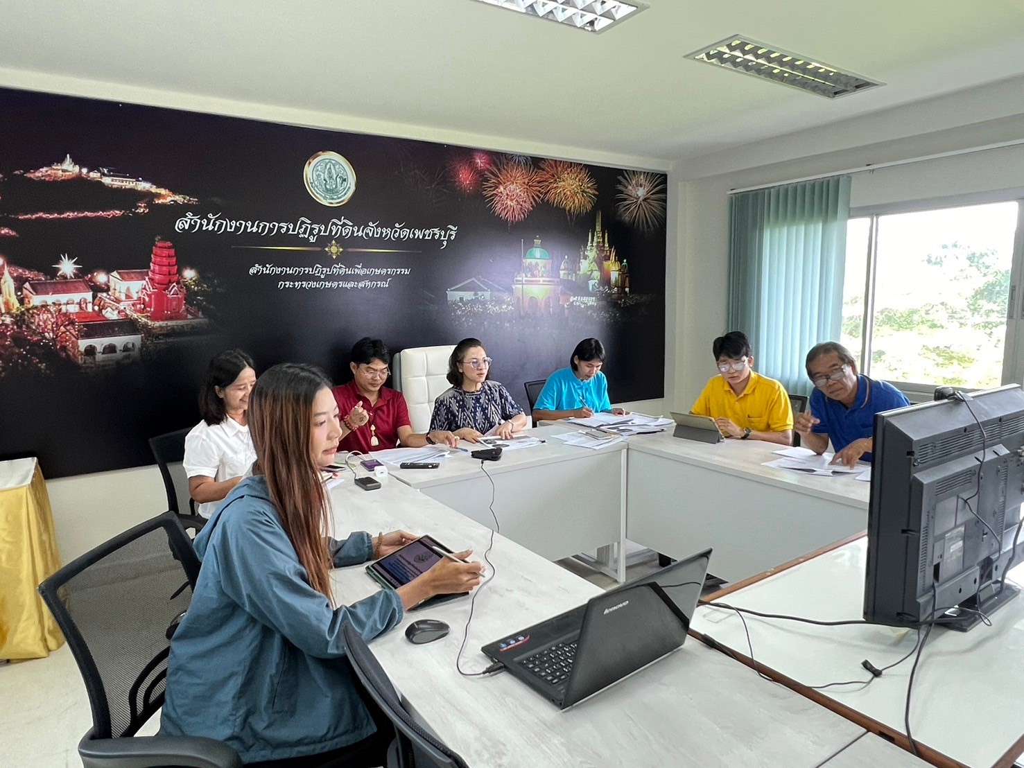 ส.ป.ก.เพชรบุรี เข้าร่วมประชุมตรวจติดตามความก้าวหน้าผลการดำเนินงานตามแผนการตรวจราชการของ ส.ป.ก.ประจำปีงบประมาณ พ.ศ.2567 