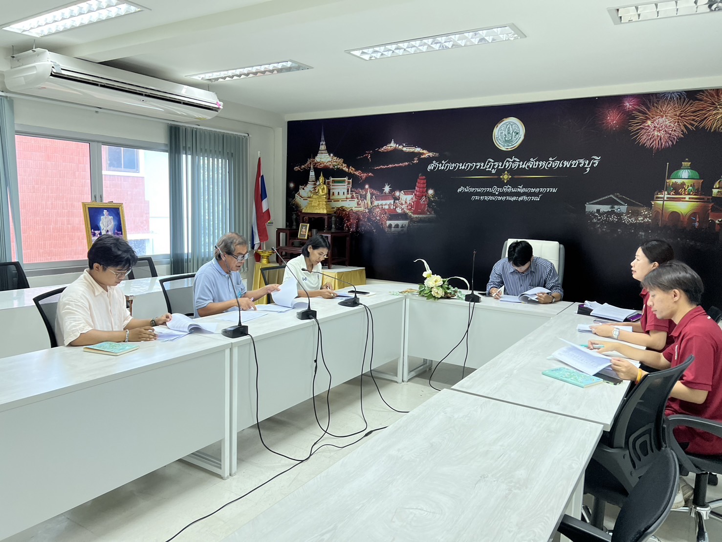 ส.ป.ก. เพชรบุรี ประชุมคณะทำงานกลั่นกรองการคัดเลือกและจัดที่ดินให้แก่เกษตรกรในเขตปฏิรูปที่ดิน จังหวัดเพชรบุรี ครั้ง 2 / 2567  