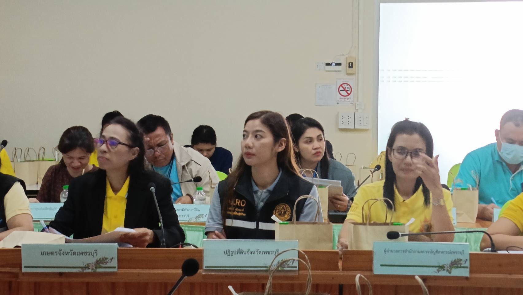 ส.ป.กเพชรบุรี เข้าร่วมประชุมคณะทำงานส่งเสริมพัฒนาอาชีพและการตลาด ภายใต้คณะอนุกรรมการนโยบายที่ดิน (คทช.) จังหวัดเพชรบุรี ครั้งที่ 4/2567