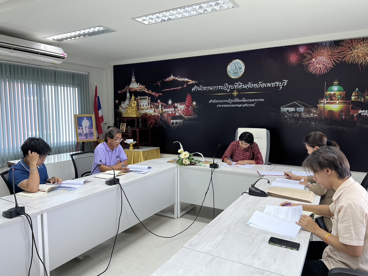 ส.ป.ก.เพชรบุรี ประชุมคณะทำงานกลั่นกรองการคัดเลือกและจัดที่ดิน ให้แก่เกษตรกรในเขตปฏิรูปที่ดิน จังหวัดเพชบุรี ครั้งที่ 1/2567