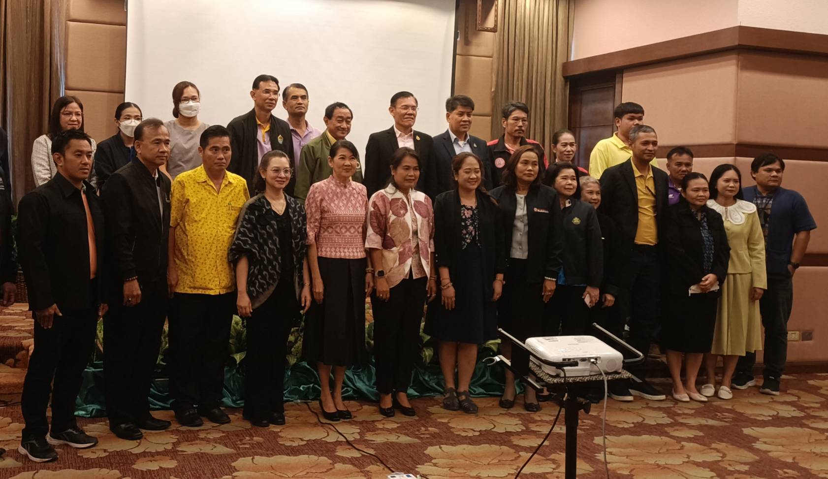 ส.ป.ก.เพชรบุรี เข้าร่วมการประชุมสัมมนากลุ่มย่อยเพื่อรับฟังความคิดเห็นต่อร่างคำนิยามการใช้ที่ดินฯ