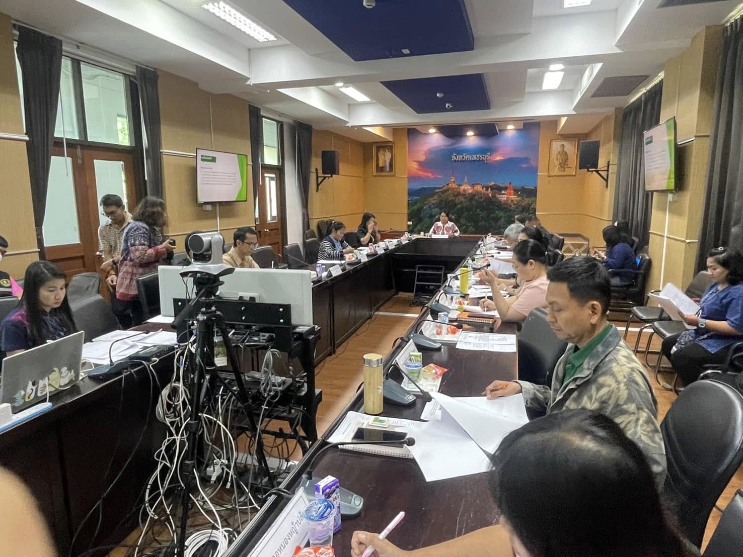 ส.ป.ก.เพชรบุรี เข้าร่วมประชุมคณะกรรมการโครงการคลินิกเกษตรเคลื่อนที่ในพระราชานุเคราะห์สมเด็จพระบรมโอรสาธิราช ฯ สยามมกุฎราชกุมาร ระดับจังหวัด ครั้งที่ 1/2568