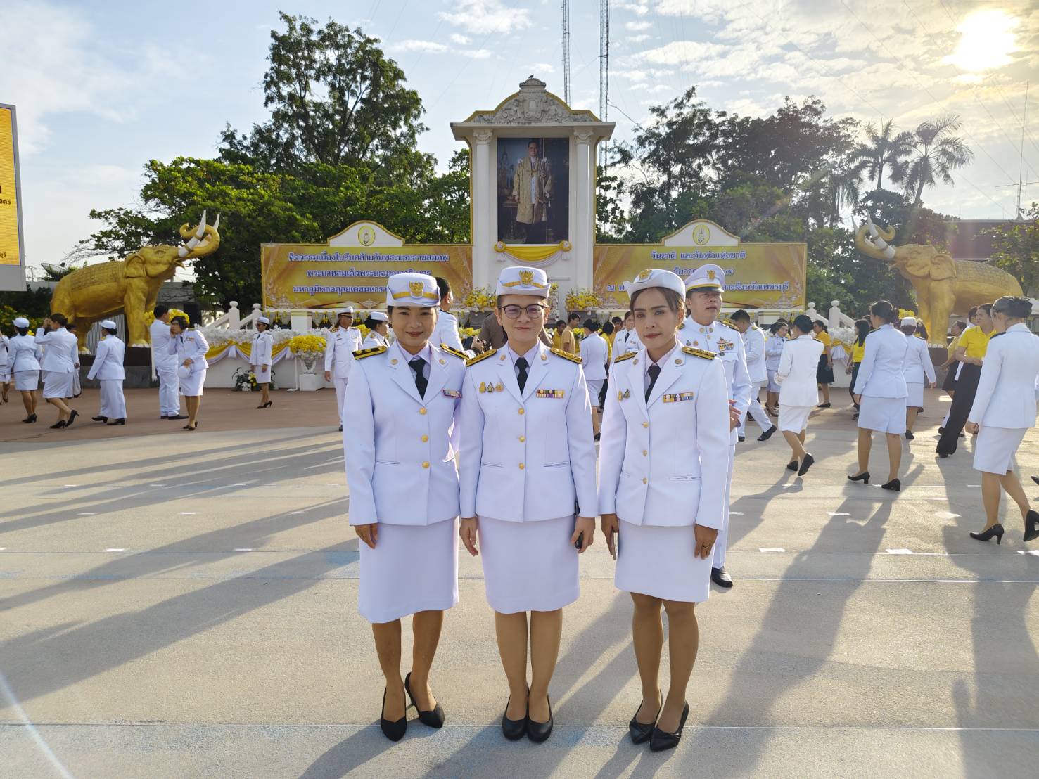ส.ป.ก.เพชรบุรี เข้าร่วมกิจกรรมเนื่องในวันคล้ายวันพระบรมราชสมภพ พระบาทสมเด็จพระบรมชนกาธิเบศรฯ