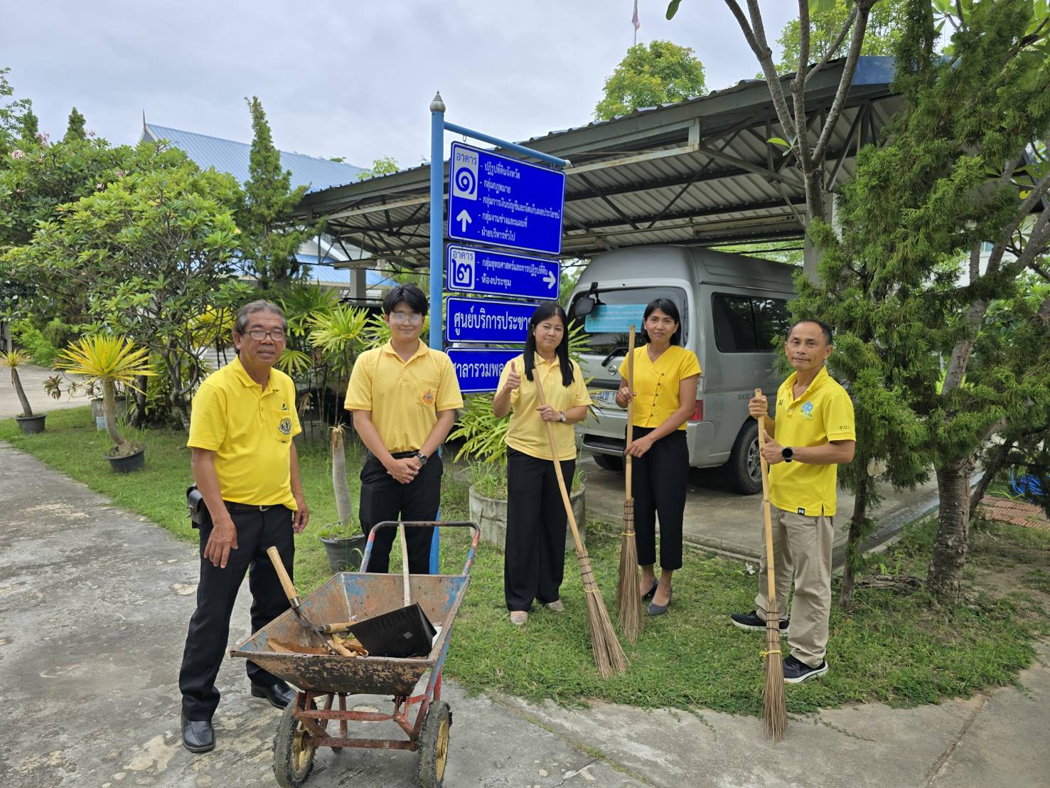 ส.ป.ก.เพชรบุรี ร่วมจัดกิจกรรมจิตอาสาบำเพ็ญสาธารณประโยชน์และบำเพ็ญสาธารณกุศลเฉลิมพระเกียรติ สมเด็จพระนางเจ้าฯ พระบรมราชินี เนื่องในโอกาสวันเฉลิมพระชนมพรรษา 3 มิถุนายน 2568