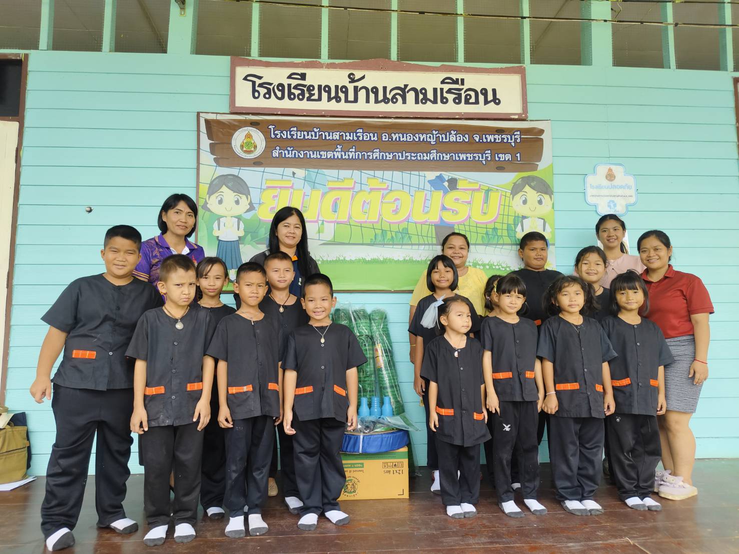 ส.ป.ก.เพชรบุรี มอบวัสดุการเกษตรภายใต้โครงการอนุรักษ์พันธุกรรมพืชฯ