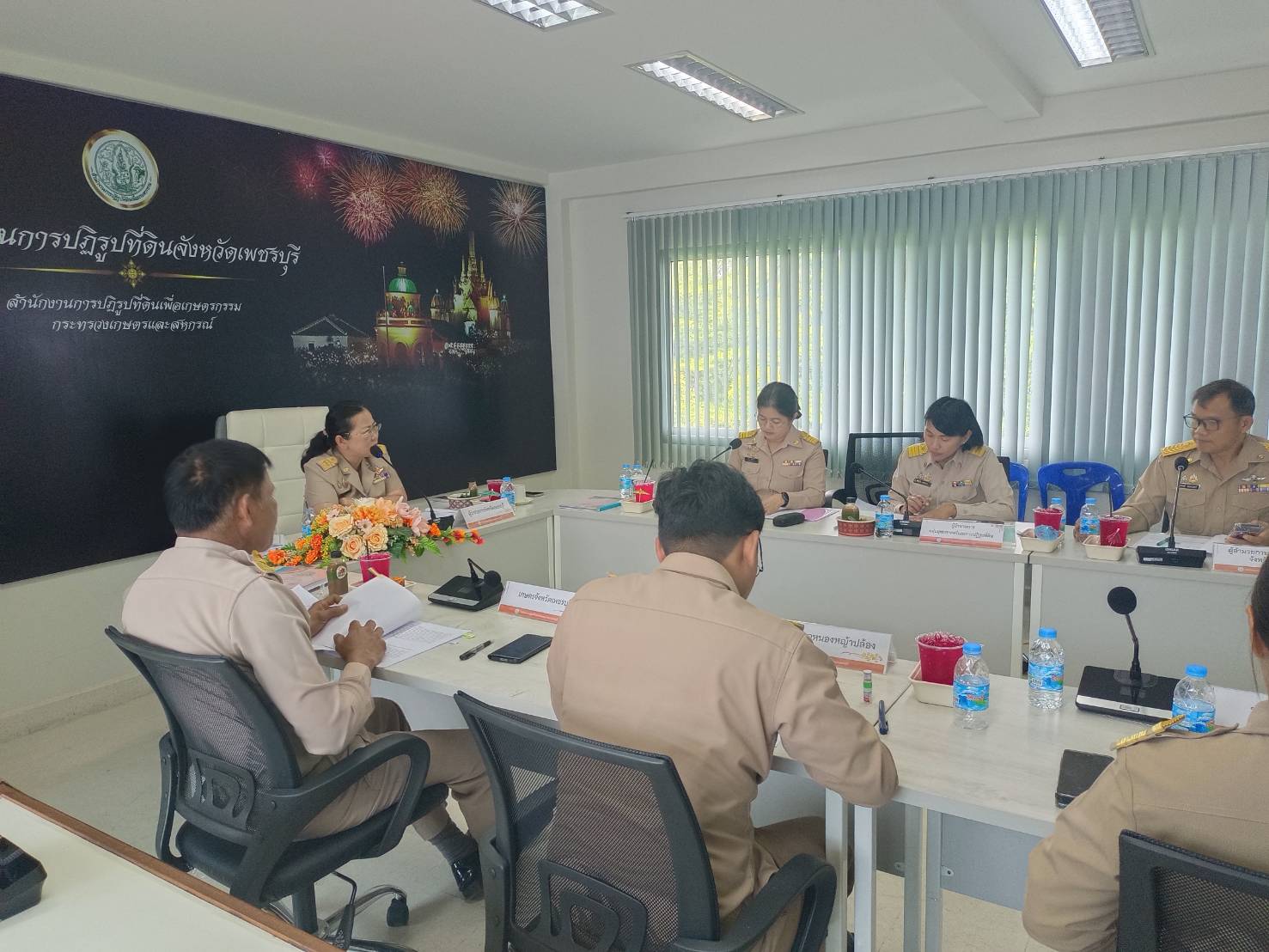 ประชุมคณะกรรมการคัดเลือกกรรมการผู้แทนเกษตรกรในคณะกรรมการปฏิรูปที่ดินจังหวัดเพชรบุรี ครั้งที่ 1/2568 โ