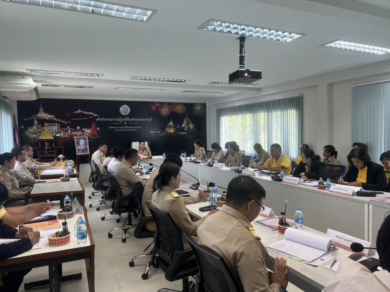 ส.ป.ก.เพชรบุรี ประชุมคณะกรรมการปฏิรูปที่ดินจังหวัดเพชรบุรี ครั้งที่ 1/2568