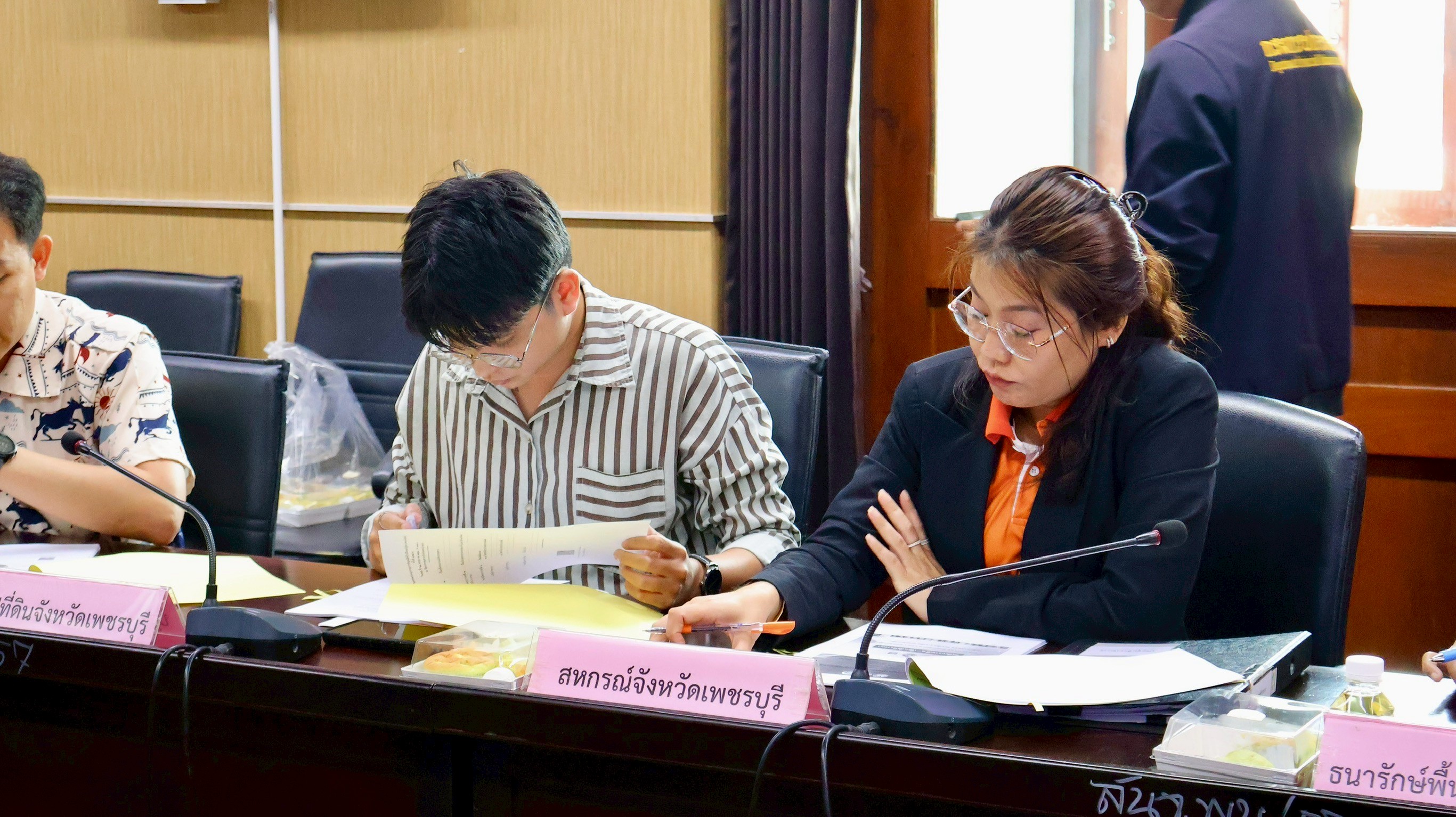 ส.ป.ก.เพชรบุรี เข้าร่วมประชุมคณะอนุกรรมการพิสูจน์สิทธิในที่ดินของรัฐจังหวัดเพชรบุรี 