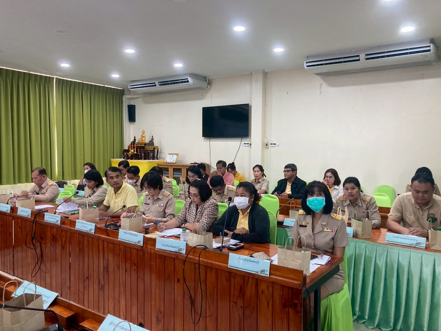 ส.ป.ก.เพชรบุรี เข้าร่วมประชุมคณะทำงานส่งเสริมพัฒนาอาชีพและการตลาด ภานใต้คณะอนุกรรมการนโยบายที่ดิน (คทช.)จังหวัดเพชรบุรี ครั้งที่ 3/2568