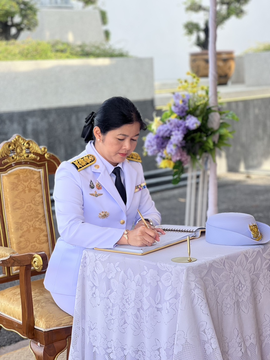 ส.ป.ก.เพชรบุรี ร่วมกิจกรรมตักบาตร ถวายพระพรเนื่องในโอกาสวันคล้ายวันประสูติสมเด็จพระเจ้าลูกยาเธอ เจ้าฟ้าทีปังกรรัศมีโชติ 