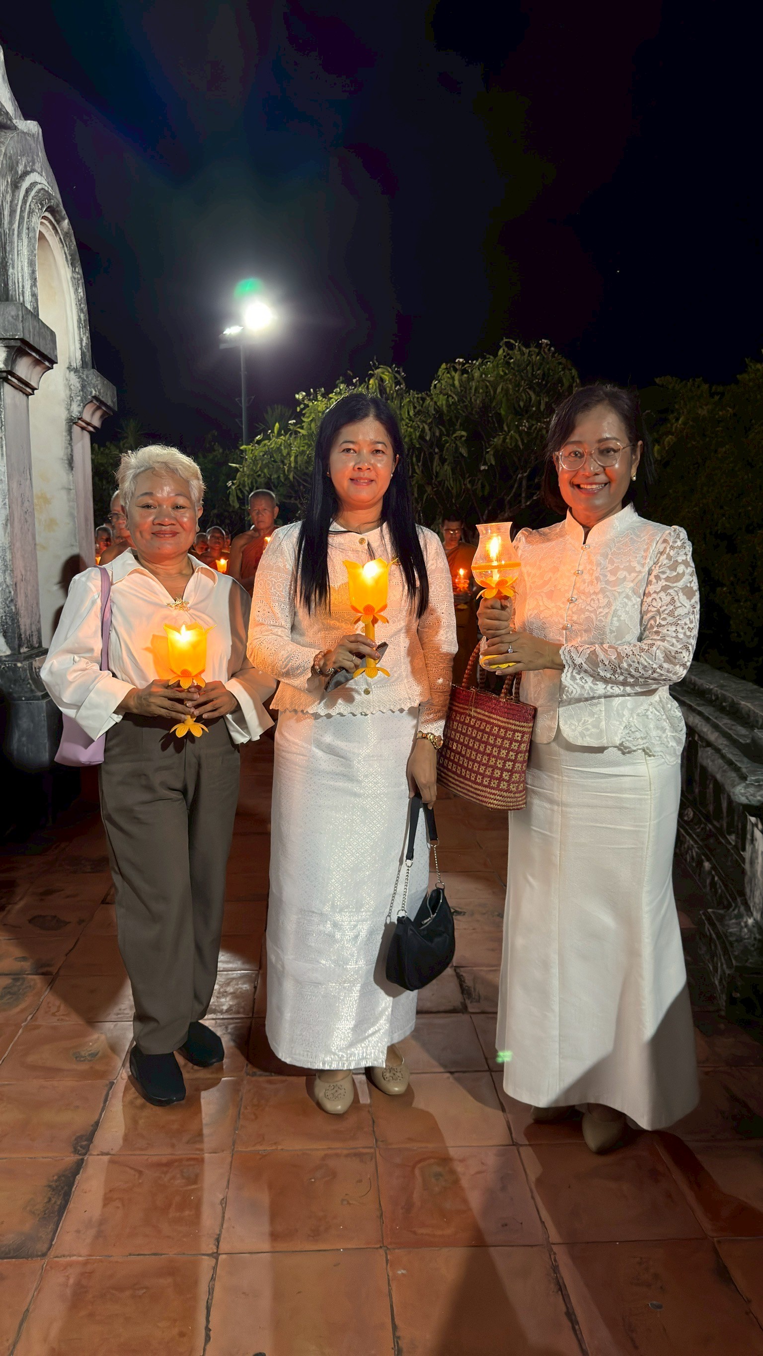 ส.ป.ก.เพชรบุรี เข้าร่วมพิธีสืบสานประเพณีโบราณ ตามประทีปโคมไฟ 