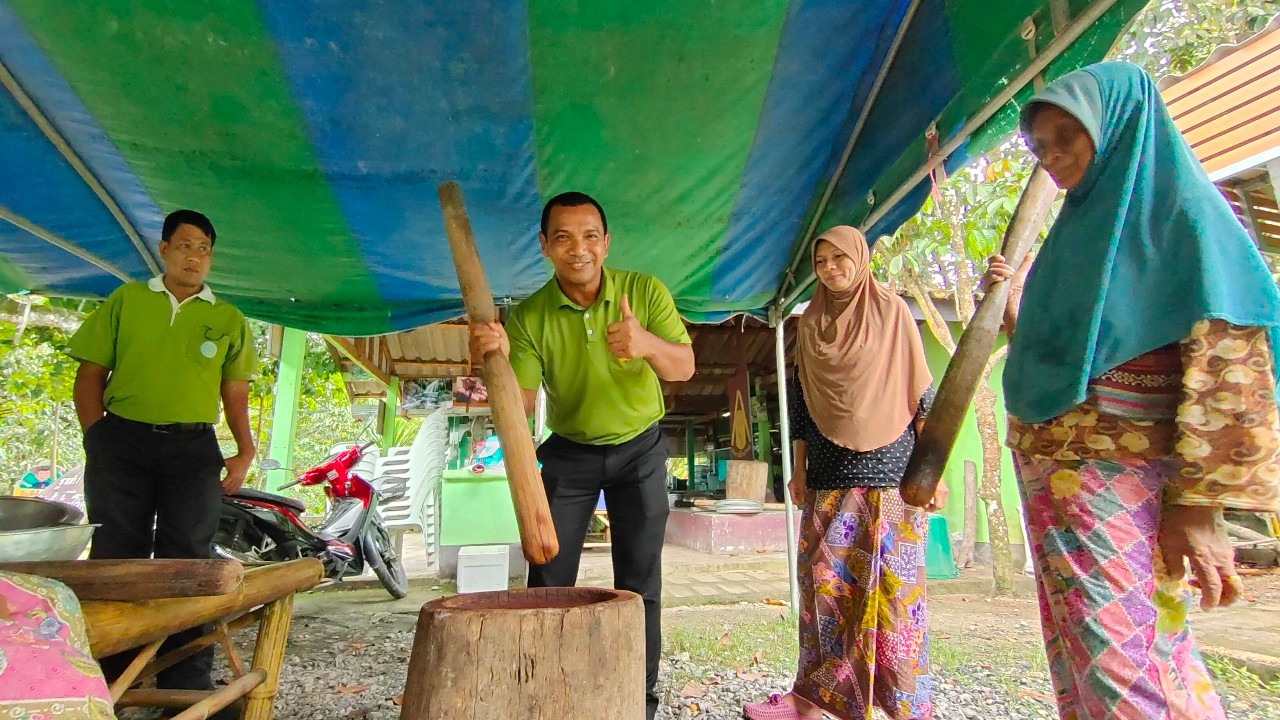 ส.ป.ก.สตูล เยี่ยมชมการดำเนินงานของกลุ่มวิสาหกิจชุมชนบ้านโตนปาหนัน พร้อมส่งเสริมพัฒนาต่อยอดผลิตภัณฑ์ของชุมชน