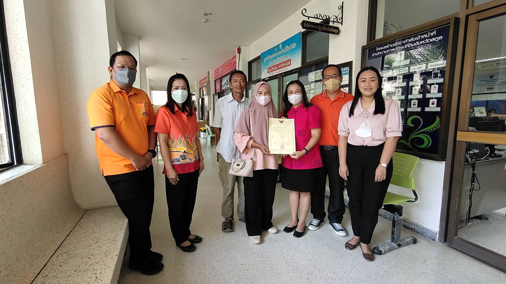 ปทจ.สตูล มอบ ส.ป.ก.4-01 ให้แก่เกษตรกรที่ได้รับการจัดที่ดินในเขตปฏิรูปที่ดินพื้นที่บ้านกาลันยีตัน ต.เจ๊ะบิลัง อ.เมืองสตูล จ.สตูล