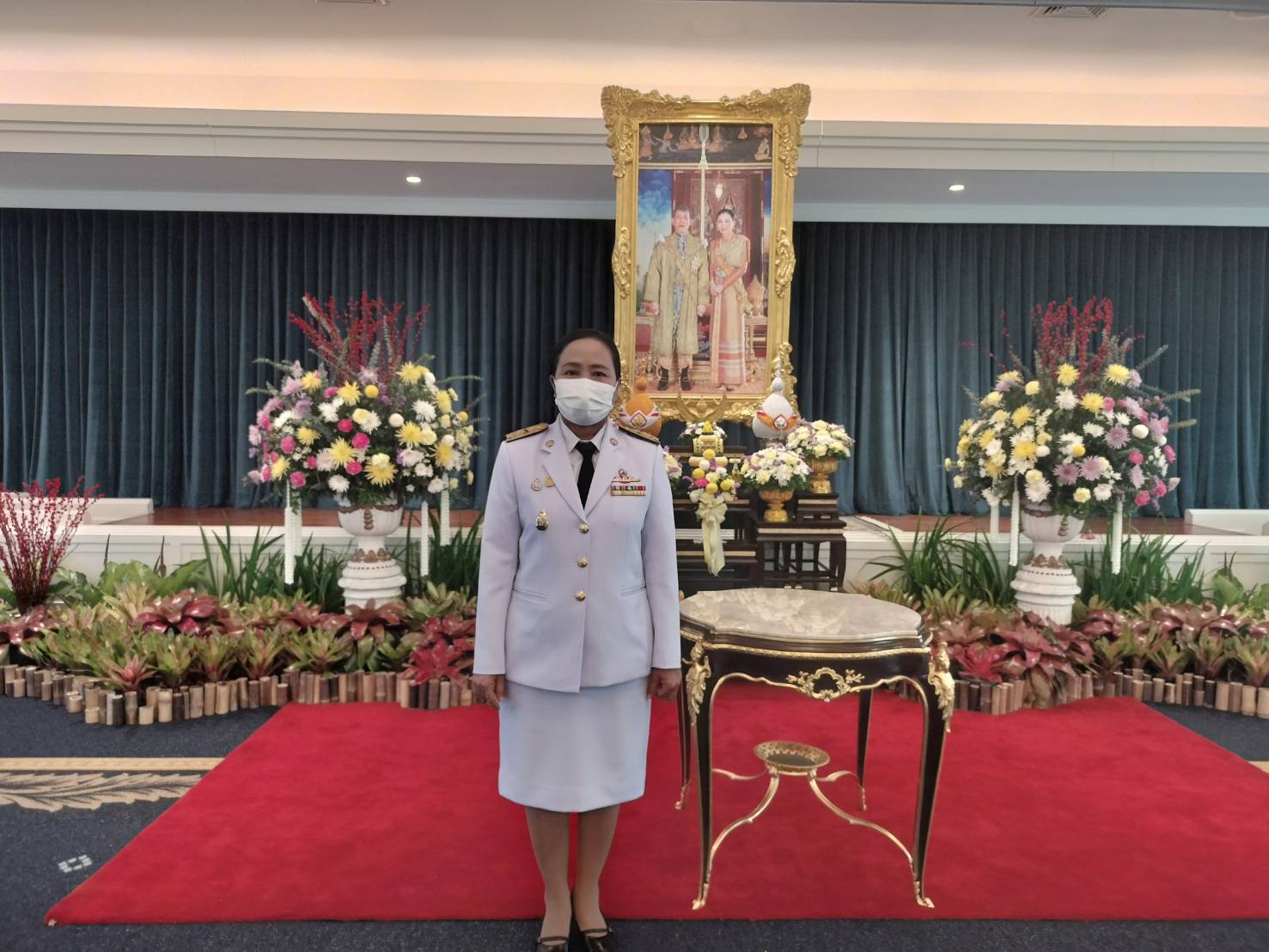 ส.ป.ก.เพชรบุรี ร่วมถวายแจกันดอกไม้ ลงนามถวายพระพรชัยมงคล พระบาทสมเด็จพระวชิรเกล้าเจ้าอยู่หัว เนื่องในโอกาสวันขึ้นปีใหม่ ปีพุทธศักราช 2567