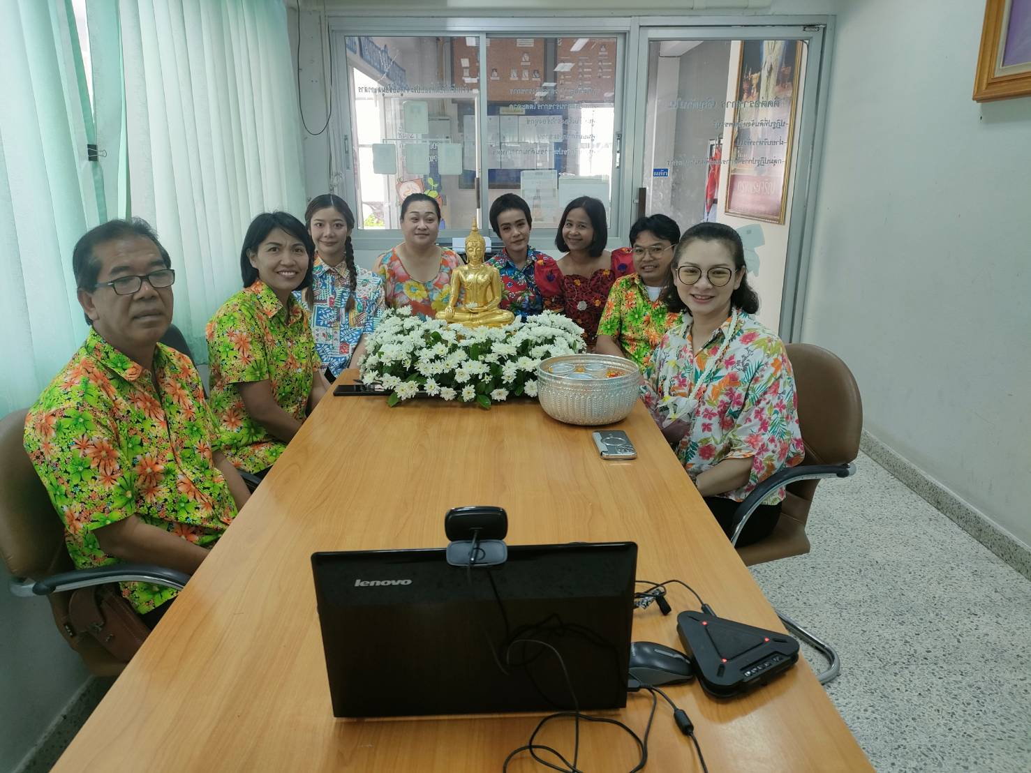 ส.ป.ก. เพชรบุรี เข้าร่วมพิธีสรงน้ำพระพุทธรูป และรดน้ำขอพรผู้บริหารสำนักงานการปฏิรูปที่ดินเพื่อเกษตรกรรม เนื่องในประเพณีสงกรานต์ ประจำปี 2567 