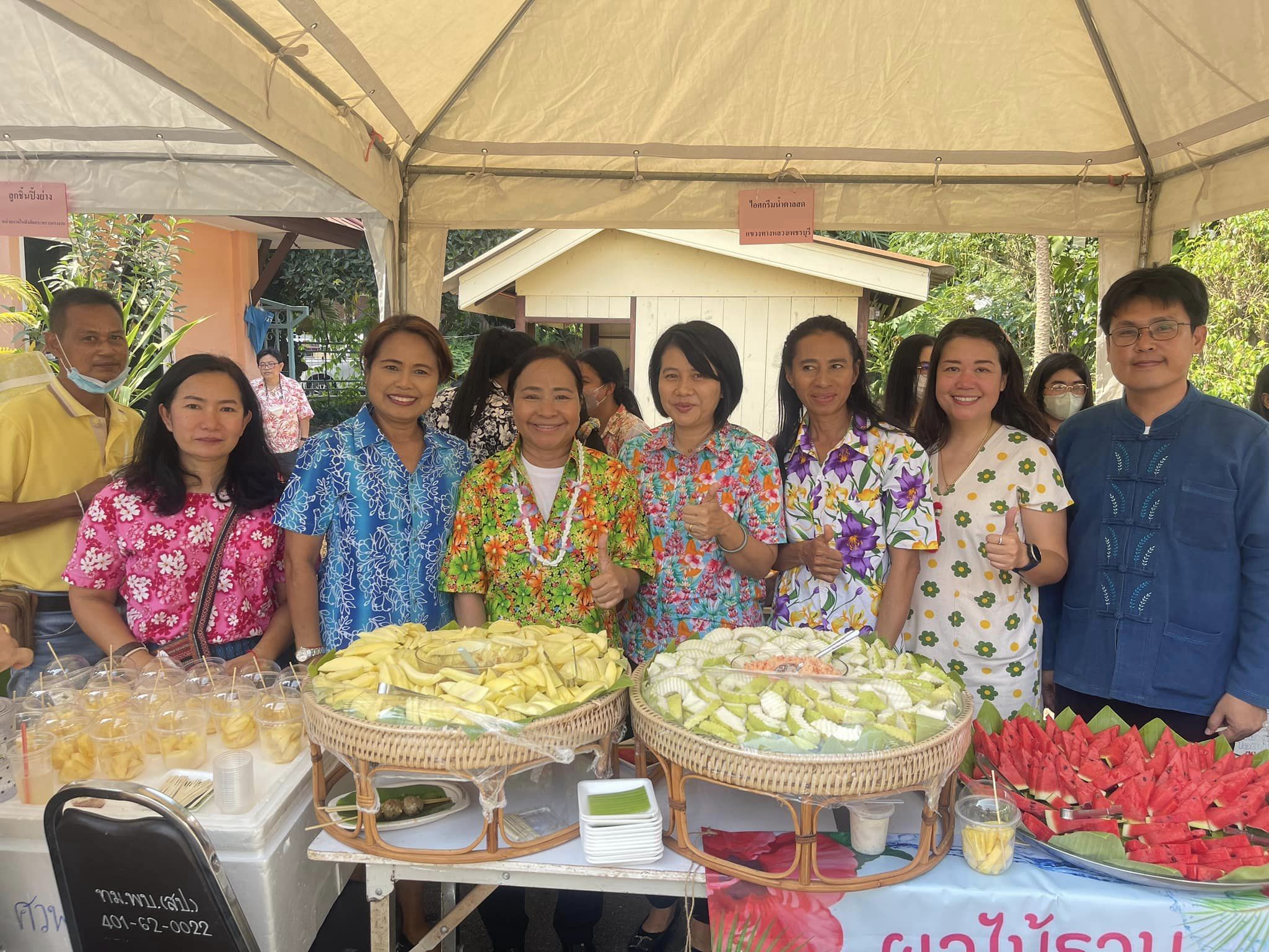 ส.ป.ก. เพชรบุรี เข้าร่วมงานรดน้ำดำหัวผู้สูงอายุ/ขอพรผู้ว่าราชการจังหวัดเพชรบุรี (นายณัฏฐชัย นำพูลสุขสันติ์)