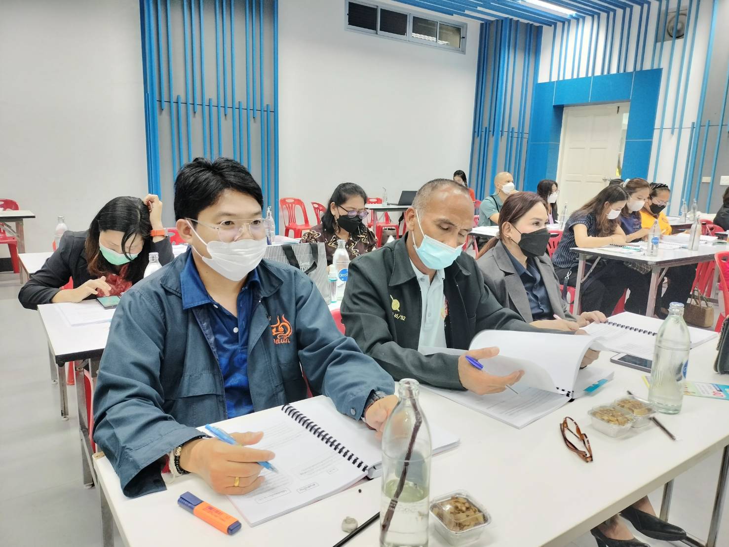 ส.ป.ก. เพชรบุรี เข้าร่วมฝึกอบรมโครงการเสริมสร้างศักยภาพด้านการบริหารงบประมาณ การเงินการคลัง การบัญชี และการพัสดุภาครัฐ ของส่วนราชการและองค์กรปกครองส่วนท้องถิ่น จังหวัดเพชรบุรี ประจำปีงบประมาณ พ.ศ. 2566