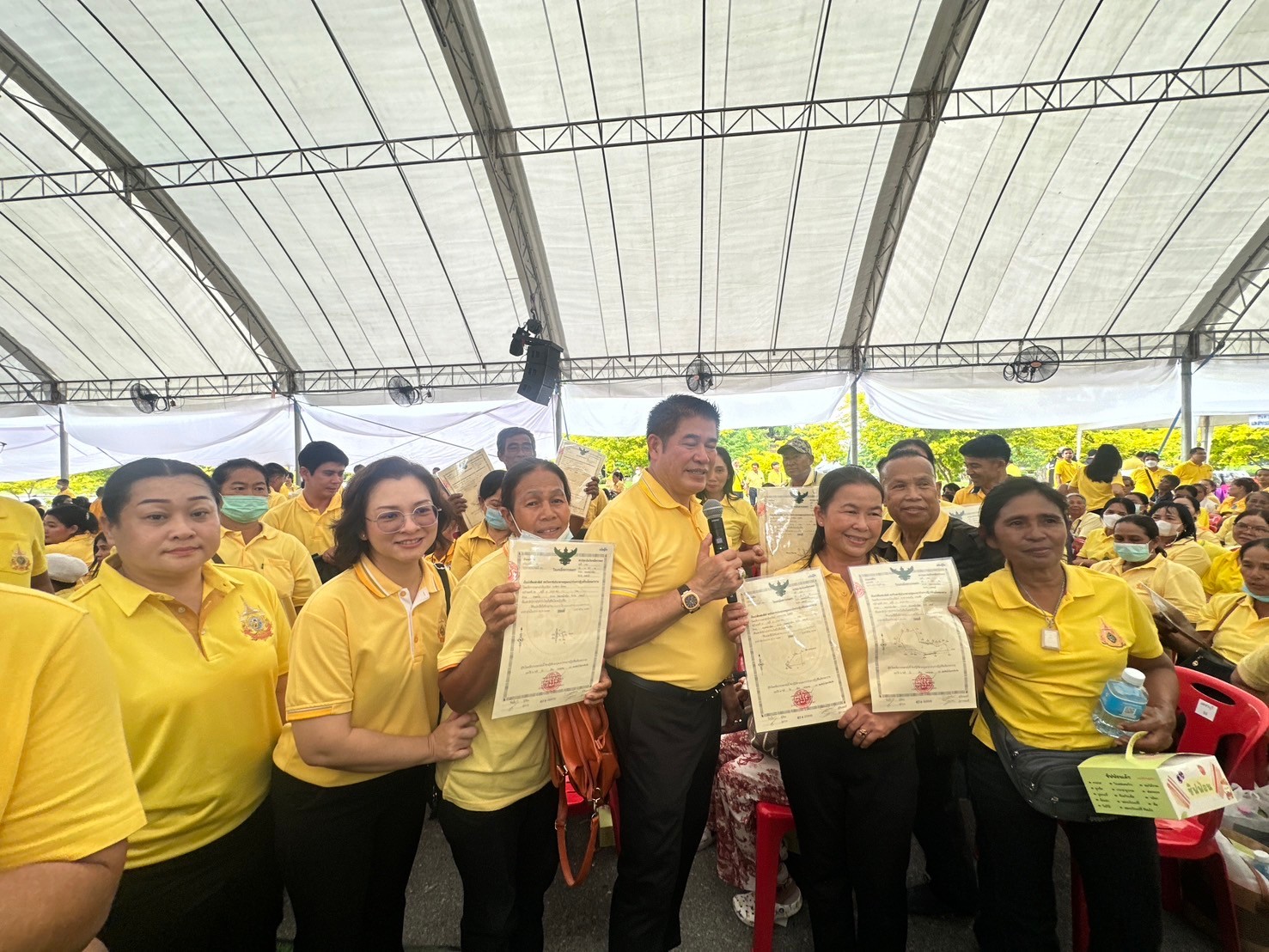 ส.ป.ก.เพชรบุรี เข้าร่วมโครงการมอบโฉนดเพื่อการเกษตร 72,000 ฉบับ