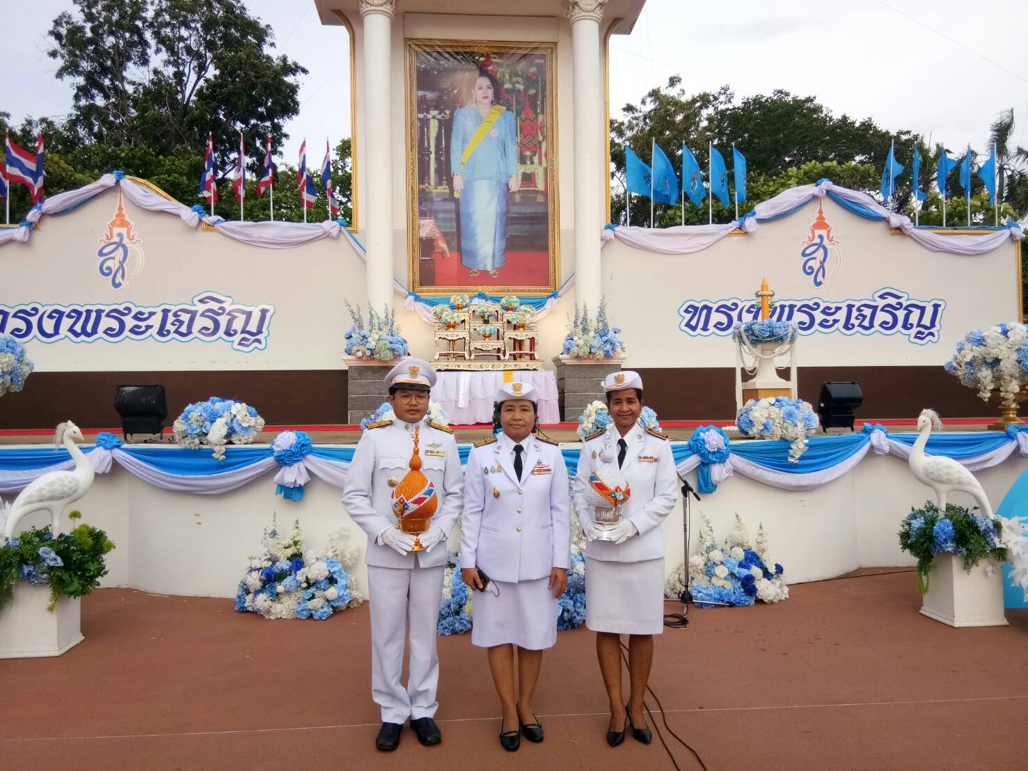 ส.ป.ก. เพชรบุรี เข้าร่วมพิธีถวายเครื่องราชสักการะและวางพานพุ่มและจุดเทียนถวายพระพรชัยมงคลเฉลิมพระเกียรติสมเด็จพระนางเจ้าสิริกิติ์พระบรมราชินีนาถ พระบรมราชชนนี พันปีหลวง เนื่องในโอกาสมหามงคลเฉลิมพระชนมพรรษา 12 สิงหาคม 2566