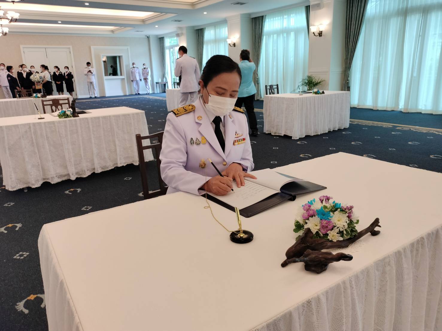 ส.ป.ก. เพชรบุรี ร่วมลงนามถวายพระพรสมเด็จพระนางเจ้าสิริกิติ์ พระบรมราชินีนาถ พระบรมราชชนนีพันปีหลวง เนื่องในโอกาสเฉลิมพระชนมพรรษา 12 สิงหาคม 2566