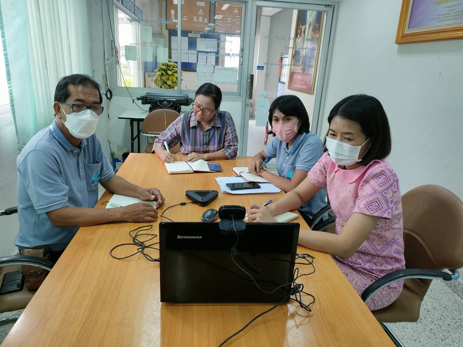 ส.ป.ก. เพชรบุรี ประชุมซักซ้อมหาแนวทางการออกโฉนดเพื่อเกษตรกรรม ผ่านระบบประชุมทางไกลออนไลน์ (Zoom Meeting)