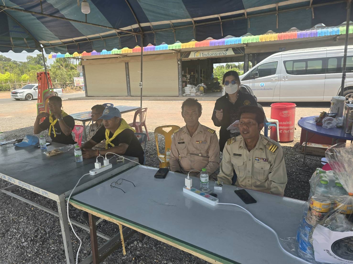 title - วันที่ 10 เมษายน 2569 นายวิทูล ประดิษฐบุญ ปฏิรูปที่ดินจังหวัดปราจีนบุรี  มอบหมายให้ นางรักษ์ทัยรัตน์ เมทนีกรชัย หัวหน้าฝ่ายบริหารทั่วไป พร้อมด้วย เจ้าหน้าที่ ส.ป.ก.  ลงพื้นที่ตรวจเยี่ยมและติดตามการปฏิบัติงานจุดตรวจหลักแบบบูรณาการ  เพื่อป้องกันและลดอุบัติเหตุทางถนนในช่วงเทศกาลสงกรานต์ในพื้นที่ จังหวัดปราจีนบุรี 