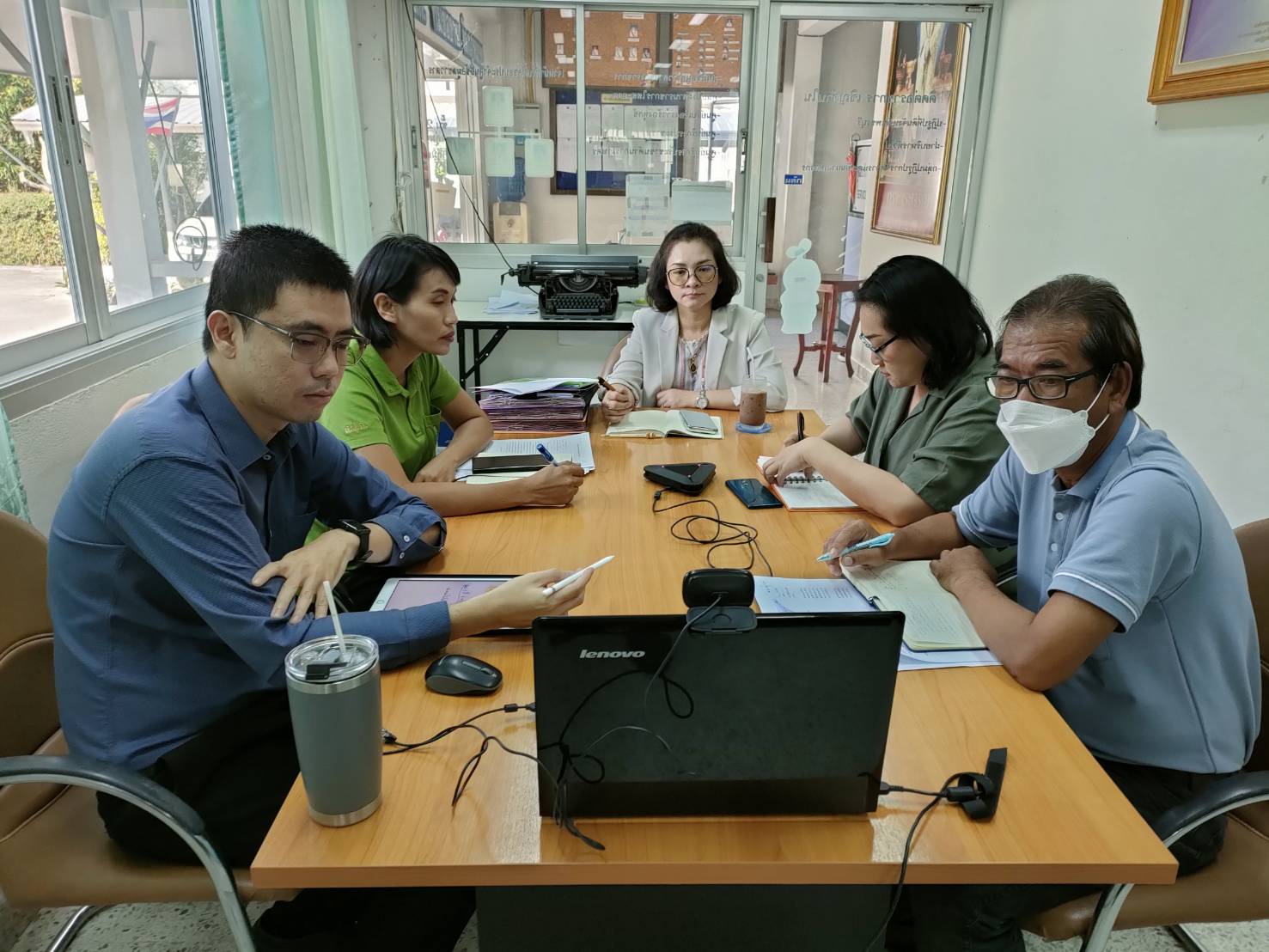 ส.ป.ก. เพชรบุรี เข้าร่วมประชุมเรื่องออกโฉนดเพื่อการเกษตรในระบบปันสุข ระบบสารสนเทศเพื่อการบริหารและติดตามทรัพยากรในเขตปฏิรูปที่ดินด้วยภาพดาวเทียม 