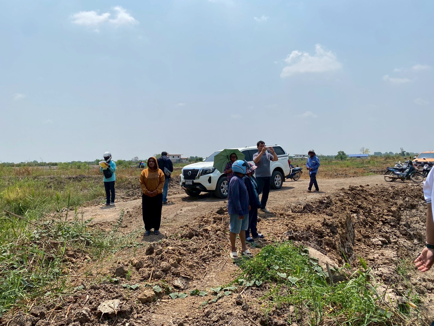title - ปฏิรูปที่ดินจังหวัดพระนครศรีอยุธยา ร่วมลงพื้นที่แปลง ๘๔๒๑ เพื่อสำรวจพื้นที่ และนำไปออกแบบ การบริหารจัดการน้ำ