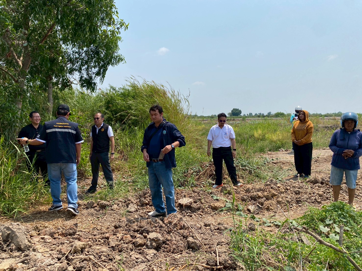 title - ปฏิรูปที่ดินจังหวัดพระนครศรีอยุธยา ร่วมลงพื้นที่แปลง ๘๔๒๑ เพื่อสำรวจพื้นที่ และนำไปออกแบบ การบริหารจัดการน้ำ