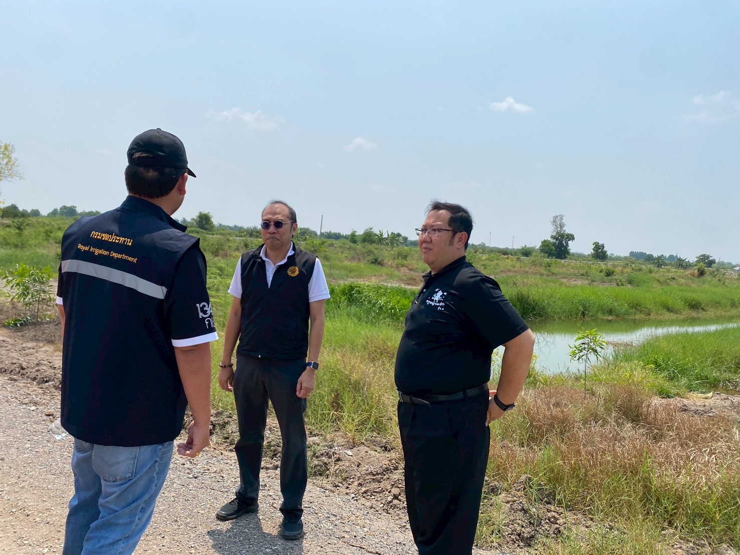 title - ปฏิรูปที่ดินจังหวัดพระนครศรีอยุธยา ร่วมลงพื้นที่แปลง ๘๔๒๑ เพื่อสำรวจพื้นที่ และนำไปออกแบบ การบริหารจัดการน้ำ