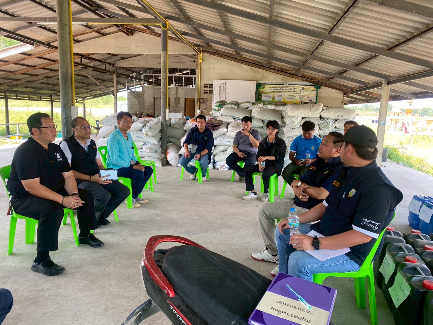 title - ปฏิรูปที่ดินจังหวัดพระนครศรีอยุธยา ร่วมลงพื้นที่แปลง ๘๔๒๑ เพื่อสำรวจพื้นที่ และนำไปออกแบบ การบริหารจัดการน้ำ