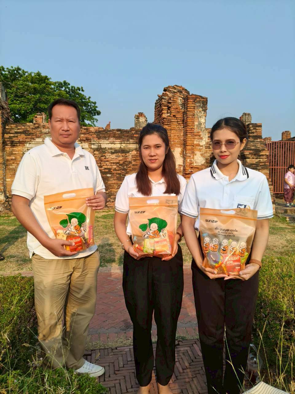 title - ส.ป.ก.พระนครศรีอยุธยา ร่วมทำบุญเมือง ๖๗๖ ปี วันสถาปนากรุงศรีอยุธยา ตักบาตรพระสงฆ์ ๑,๑๐๙ รูป  