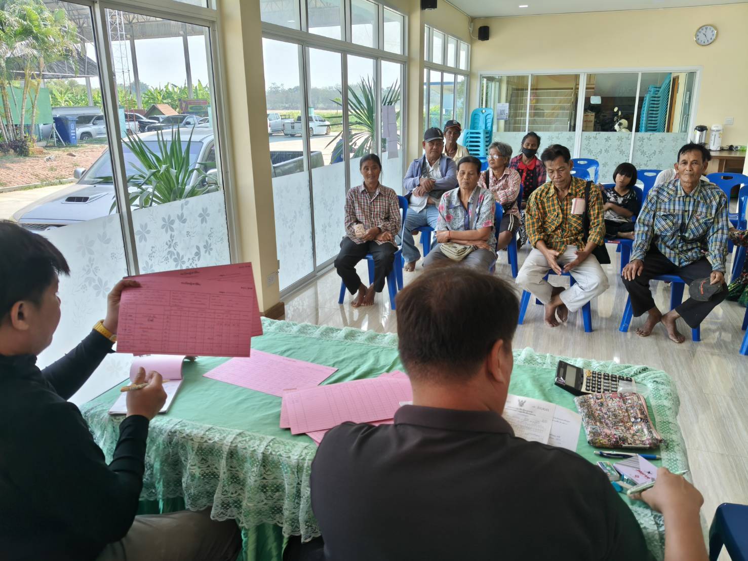 title - ส.ป.ก.พระนครศรีอยุธยา ดำเนินการให้บริการรับชำระค่าเช่าที่ดินเพื่อเกษตรกรรม รับชำระสินเชื่่อเงินกองทุนฯ และสนันสนุนสินเชื่่อเงินกองทุนการปฏิรูปที่ดินเพื่อเกษตรกรรม เพื่อเป็นแหล่งเงินทุนดอกเบี้ยต่ำ ให้แก่เกษตรกร  และลดภาระค่าใช้จ่ายในการเดินทางของเกษตรกร