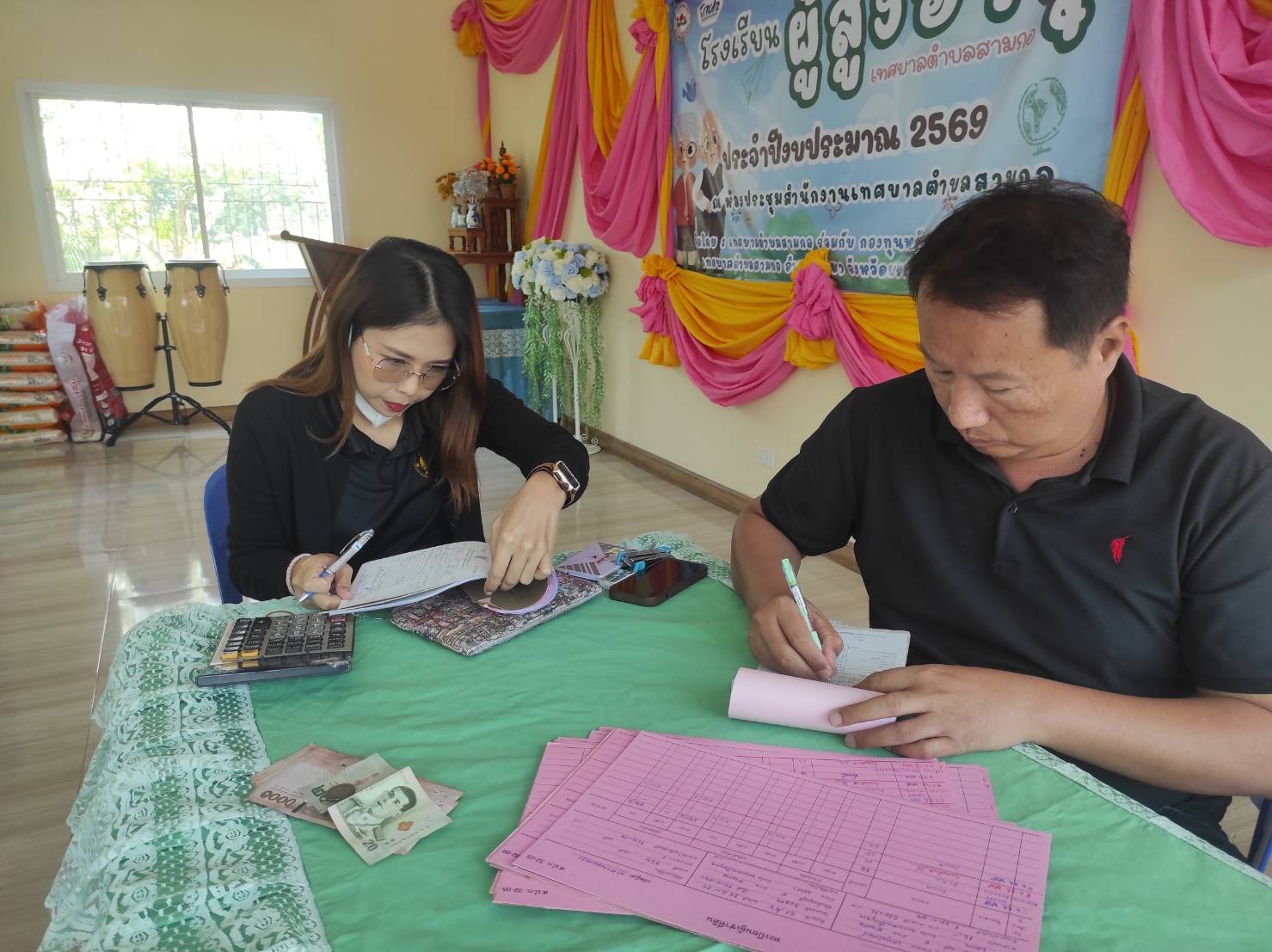 title - ส.ป.ก.พระนครศรีอยุธยา ดำเนินการให้บริการรับชำระค่าเช่าที่ดินเพื่อเกษตรกรรม รับชำระสินเชื่่อเงินกองทุนฯ และสนันสนุนสินเชื่่อเงินกองทุนการปฏิรูปที่ดินเพื่อเกษตรกรรม เพื่อเป็นแหล่งเงินทุนดอกเบี้ยต่ำ ให้แก่เกษตรกร  และลดภาระค่าใช้จ่ายในการเดินทางของเกษตรกร