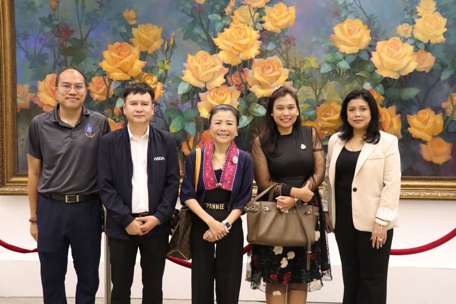 ผู้อำนวยการศูนย์ส่งเสริมและพัฒนาอาชีพเสริมนอกภาคการเกษตร พร้อมด้วย  ปฏิรูปที่ดินจังหวัดพระนครศรีอยุธยา ให้การต้อนรับ คณะผู้อำนวยการศูนย์รวมผู้เชี่ยวชาญทางด้านการท่องเที่ยวเชิงวัฒนธรรมอาหาร จากมหาวิทยาลัยสวนดุสิต    (ข่าวแชร์)