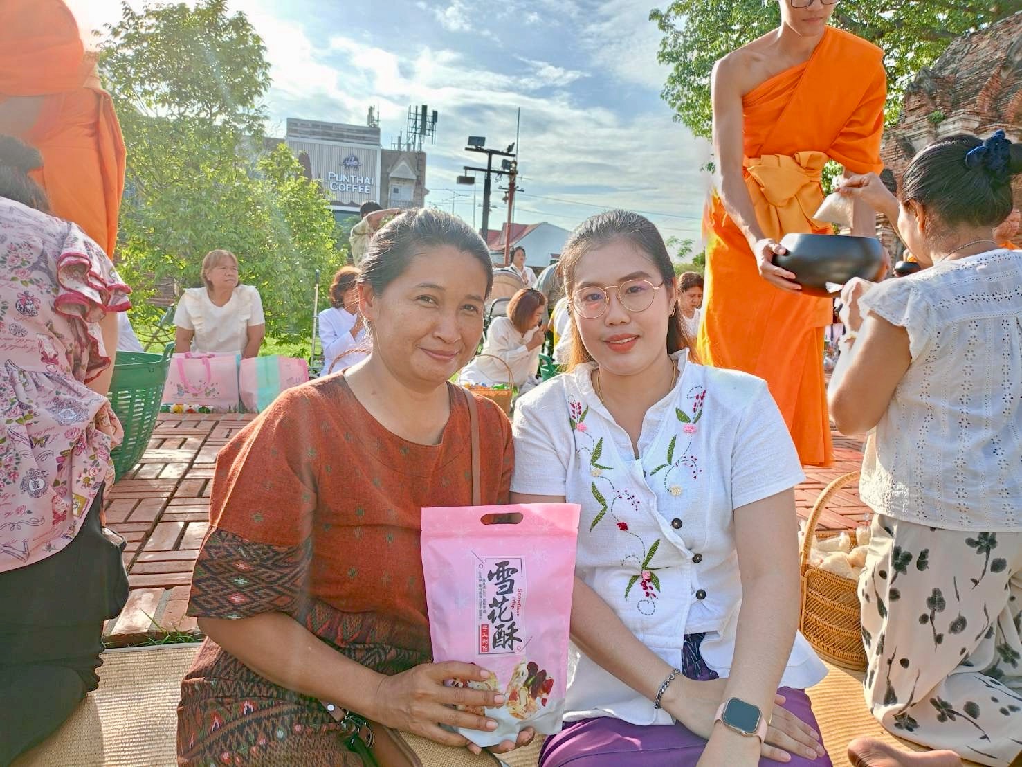title - ส.ป.ก.พระนครศรีอยุธยา เข้าร่วมกิจกรรมแต่งไทยใส่บาตร ปีที่ ๓ ณ วัดราชบูรณะ อุทยานประวัติศาสตร์พระนครศรีอยุธยา