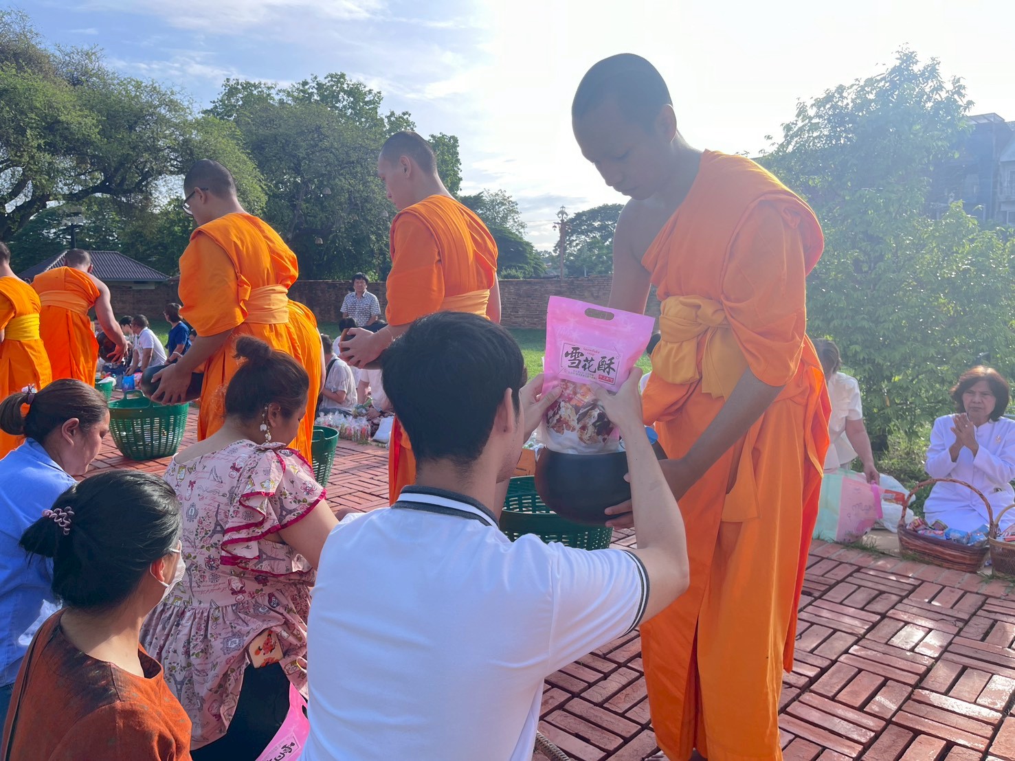 title - ส.ป.ก.พระนครศรีอยุธยา เข้าร่วมกิจกรรมแต่งไทยใส่บาตร ปีที่ ๓ ณ วัดราชบูรณะ อุทยานประวัติศาสตร์พระนครศรีอยุธยา