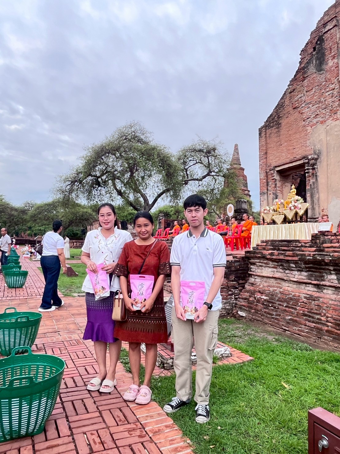 title - ส.ป.ก.พระนครศรีอยุธยา เข้าร่วมกิจกรรมแต่งไทยใส่บาตร ปีที่ ๓ ณ วัดราชบูรณะ อุทยานประวัติศาสตร์พระนครศรีอยุธยา