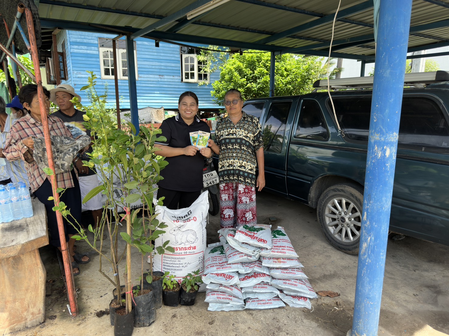 title - ส.ป.ก.พระนครศรีอยุธยา มอบวัสดุการเกษตรเพื่อสนับสนุนเกษตรกรที่เข้าร่วมโครงการที่ดินพระราชทานจังหวัดพระนครศรีอยุธยา ปีงบประมาณ พ.ศ. ๒๕๖๙