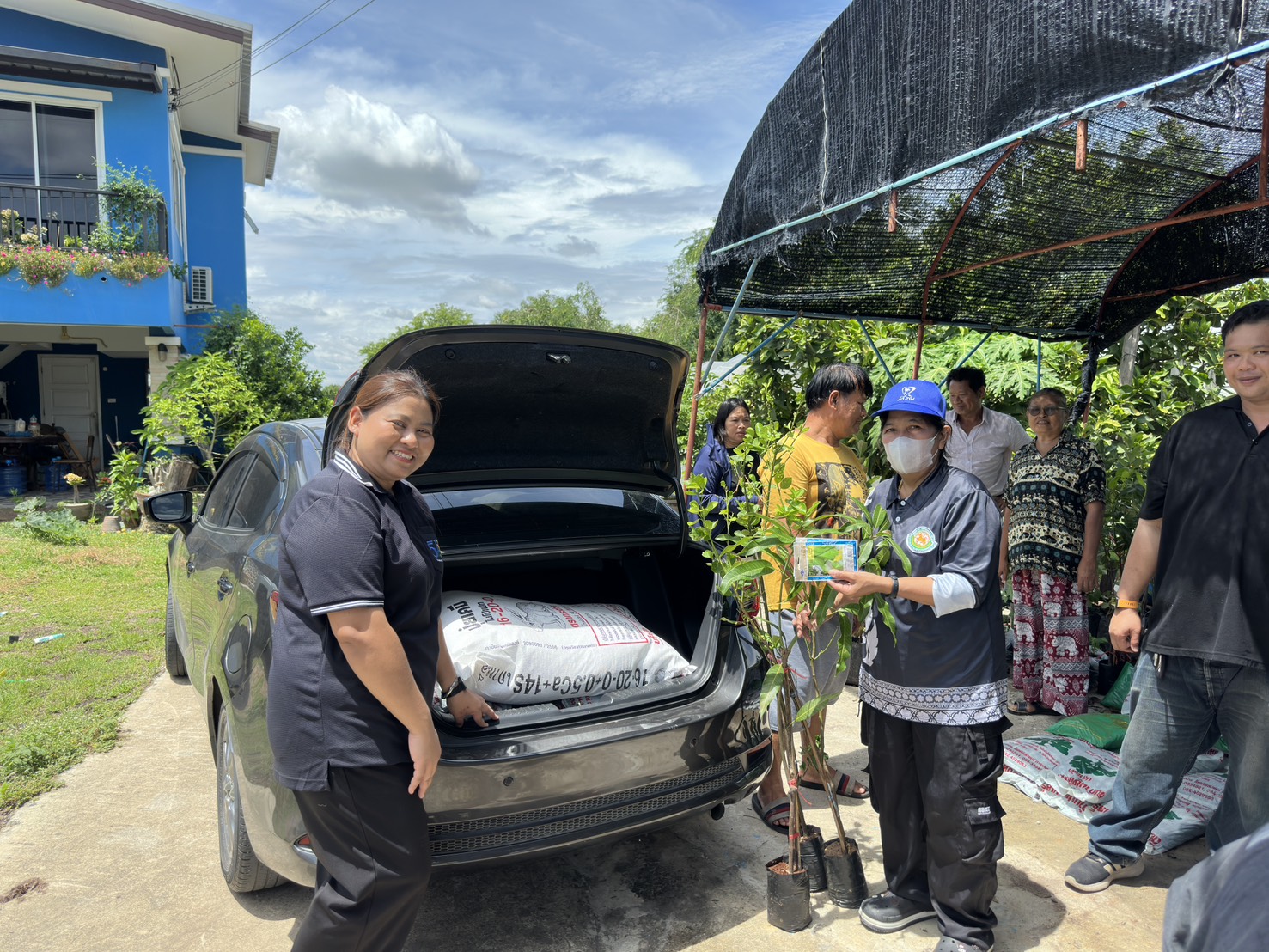 title - ส.ป.ก.พระนครศรีอยุธยา มอบวัสดุการเกษตรเพื่อสนับสนุนเกษตรกรที่เข้าร่วมโครงการที่ดินพระราชทานจังหวัดพระนครศรีอยุธยา ปีงบประมาณ พ.ศ. ๒๕๖๙