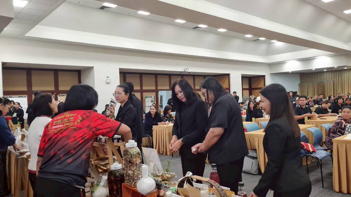 title - ส.ป.ก.พระนครศรีอยุธยา เกษตรกรในเขตปฏิรูปที่ดินเข้าร่วมโครงการสัมมนาเชิงปฏิบัติการ หลักสูตร การเพิ่มประสิทธิภาพการพัฒนาสินค้าเกษตรชีวภาพในเขตปฏิรูปที่ดินอย่างครบวงจร 