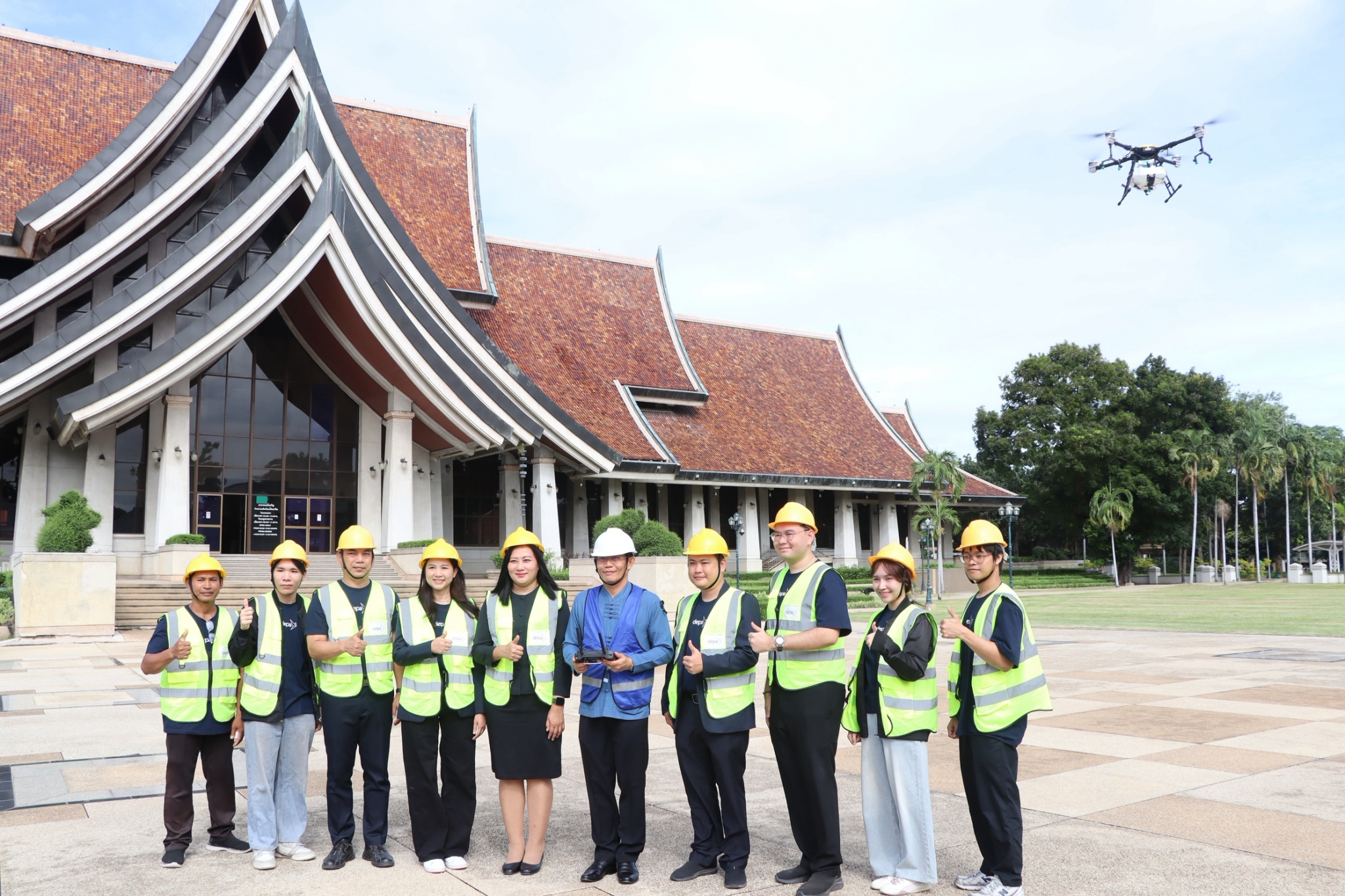title - นางสาวอมรรัตน์  แขวงโสภา ปฏิรูปที่ดินจังหวัดพระนครศรีอยุธยา พร้อมด้วยเจ้าหน้าที่กลุ่มยุทธศาสตร์และการปฏิรูปที่ดิน เข้าร่วมพิธีเปิดกิจกรรมยกระดับทักษะเกษตรกรไทย สู่ผู้บังคับโดรนเพื่อการเกษตรมืออาชีพ (Smart Drone for Agriculture) รุ่นที่ ๗