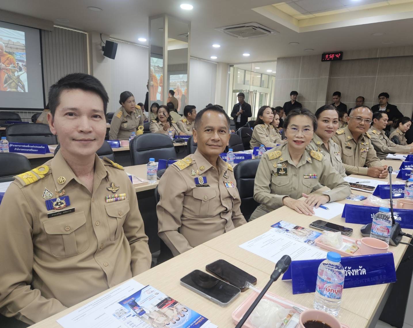 title - นางสาวอมรรัตน์ แขวงโสภา ปฏิรูปที่ดินจังหวัดพระนครศรีอยุธยา เข้าร่วมประชุมคณะกรมการจังหวัด และหัวหน้าส่วนราชการประจำจังหวัด ครั้งที่ ๘/๒๕๖๙