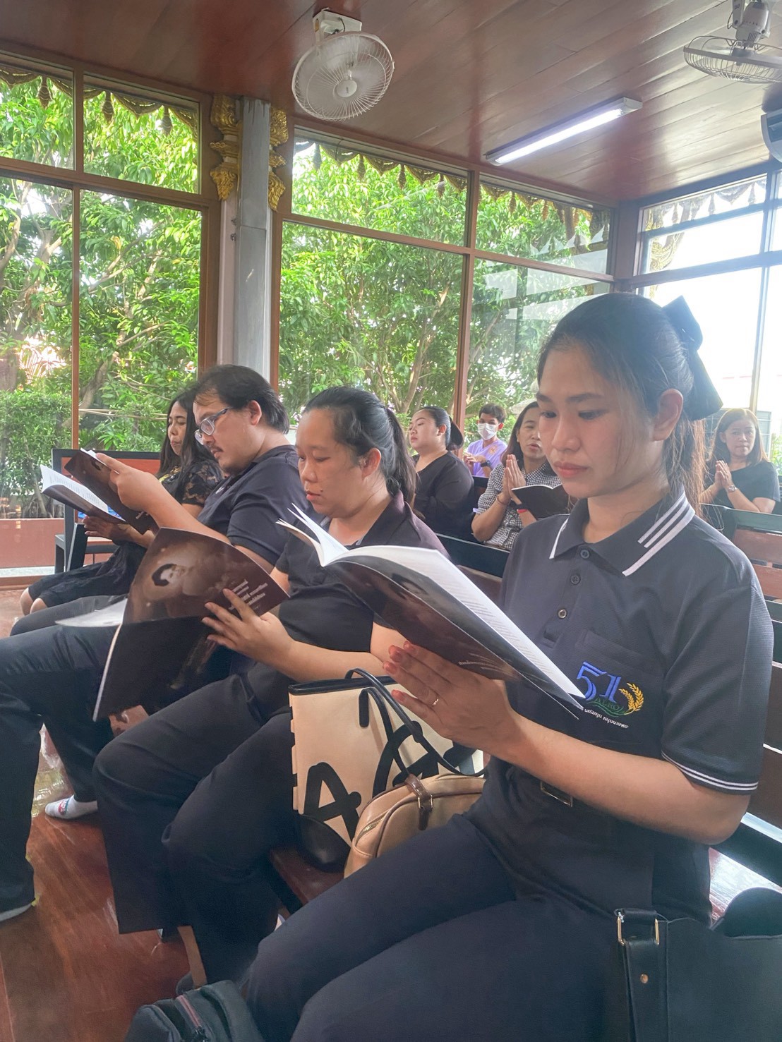 title - ส.ป.ก.พระนครศรีอยุธยา เข้าร่วมพิธีสวดมนต์พระพุทธมนต์และเจริญจิตตภาวนา อุทิศถวายแด่สมเด็จพระนางเจ้าสิริกิติ์ พระบรมราชินีนาถ พระบรมราชชนนีพันปีหลวงและอุทิศถวายพระกุศลแด่สมเด็จพระเจ้าลูกเธอ เจ้าฟ้าพัชรกิติยาภา นเรนทิราเทพยวดี กรมหลวงราชสาริณีสิริพัชร มหาวัชรราชธิดา